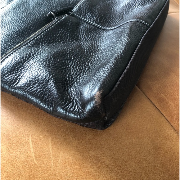 Roots Crossbody Messenger Bag - Pebbled Leather - As New Condition - Picture 8 of 8